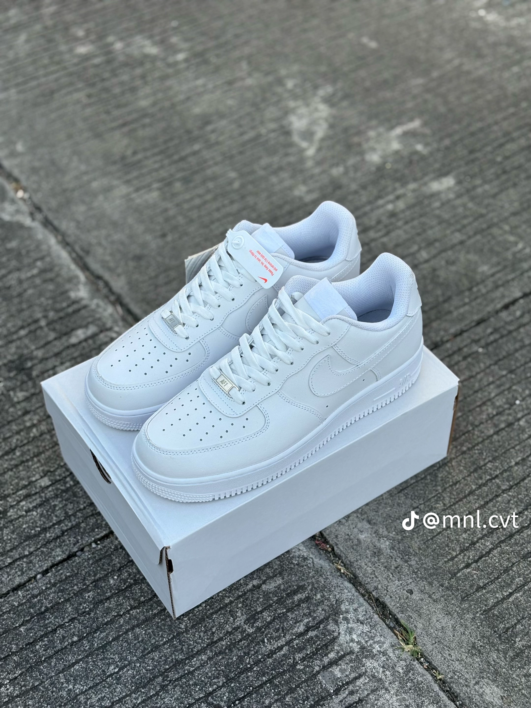 Classic All-White Casual Sneakers – Premium Streetwear Shoes
