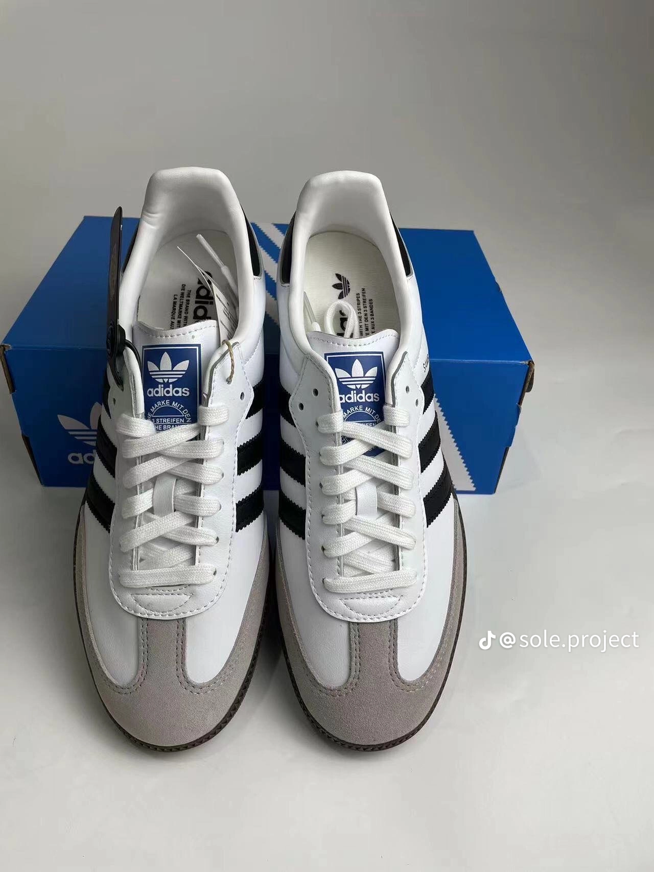 Classic White & Black Sneakers – Premium Casual Shoes