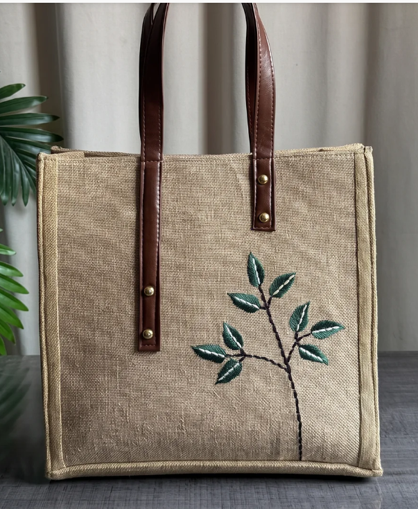 Women trendy and classic bag thumbnail 3
