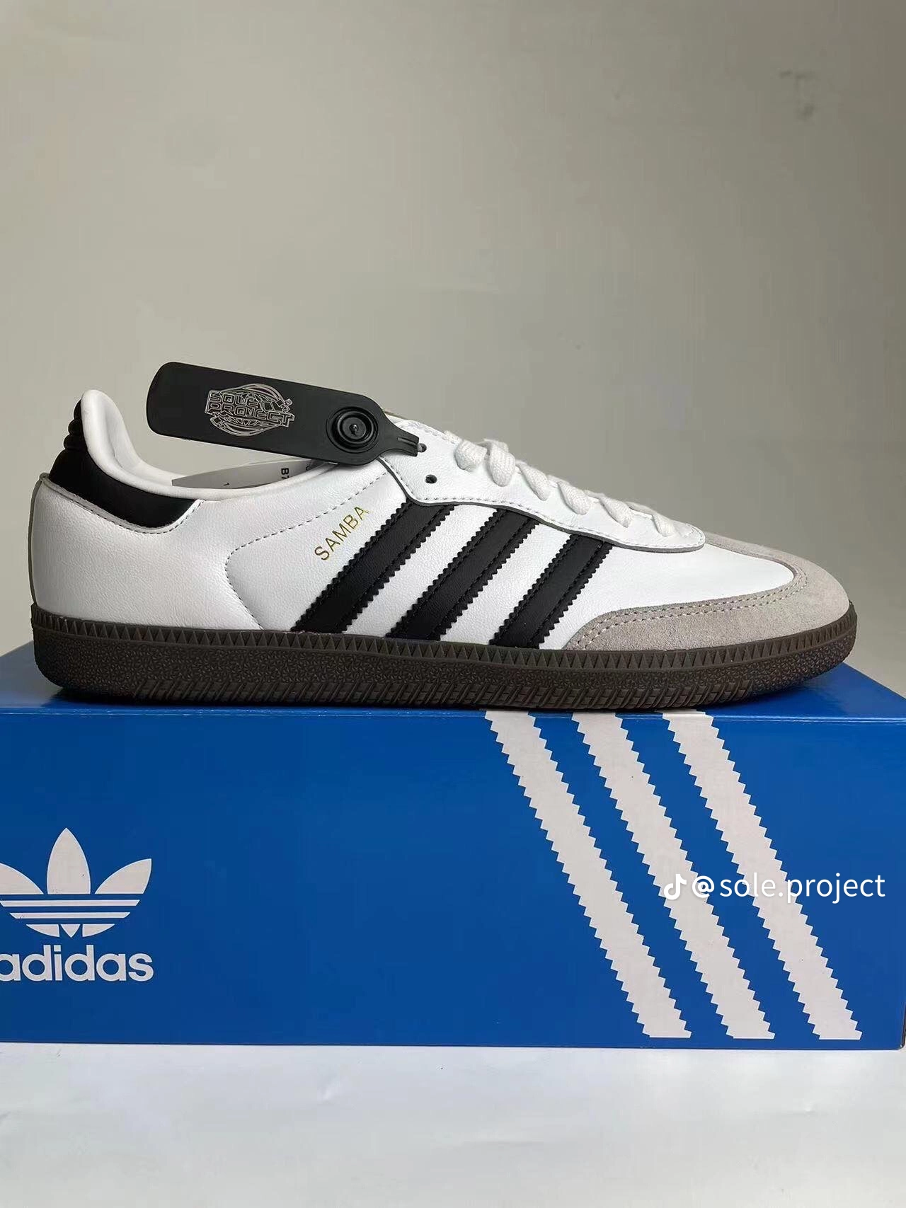 Classic White & Black Sneakers – Premium Casual Shoes thumbnail 4